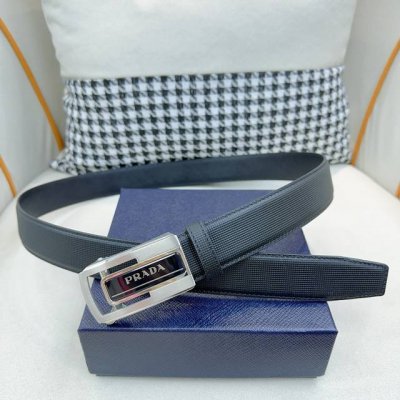 特 品牌：Prada 进口小牛皮，手感细腻柔软。搭配纯钢精品扣，内穿式自动扣男士必备！宽度：3.5Cm