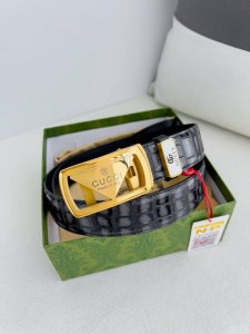 品名：古奇.Gu...Cci 腰带自动带 皮带 型号：自动扣，纯钢材质自动扣，自动带身，尾部外穿款材料：百分百头层牛皮，保证真皮。24K纯钢扣专柜同等质量， 双