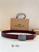 p200 3.7Cm（宽）Coach 这款双面腰带采用运动小牛皮制作，配有经典标志带扣，一款产品，两种外观。其合身度可个性定制，可用剪刀进行剪裁。 saz d4