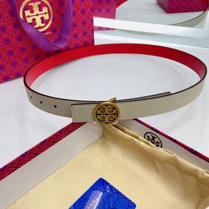 Tory Burch 托里.伯奇双面腰带，可滑动调节的标志性圆形双 T Logo 黄铜搭扣，面层：牛皮革 底层：牛皮革 适于佩戴在腰部或臀部上。宽度2.5Cm，
