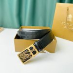 特 品牌： 巴宝莉 新款进口小牛皮，手感细腻柔软。搭配纯钢精品钢扣，男士必备！宽度：3.5Cm