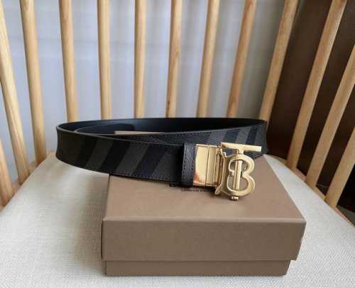 Burberry 巴宝莉专柜同步上新精选品牌标志性London格纹搭配平滑皮革反面设计 饰牌搭扣点缀品牌专属标识图案 宽:3.5Cm 精致优雅 简单大方