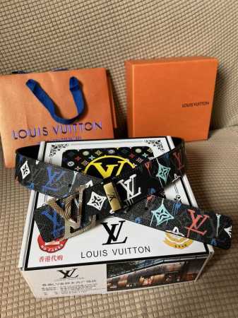 品名：Lv..路易..威登原单 材质：原单牛皮腰带 百分百头层牛皮腰带保证真皮，24K纯钢扣，专柜原单品质、做工精细，时尚大牌，送人自用首选 包装： 请认准如图 - 点击图像关闭