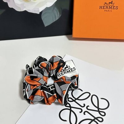 特 单个 配全套包装 Hermes 爱马仕 爆款真丝发圈，专柜款出货 一看就特别高档 超级百搭 必须自留