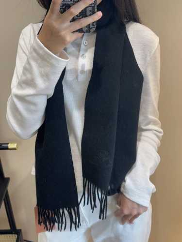 Loro Piana 贸易公司尾单，极品山羊绒围巾披肩 送人自留都太高大上了重磅上新，爆款爆款，渠道极品硬货～出口意大利直供尾单到手数量极少，客供面料 %羊绒，