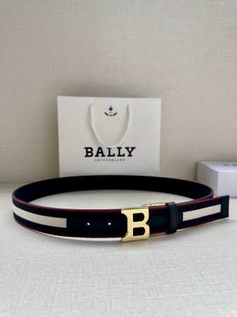3.4宽 巴利〖Bally〗男士休闲布配皮双用腰带 Tamal 融入了永恒经典的蓝白条纹，且具有充满现代感。固定式双面设计加上别具一格字母搭扣，助您打造百变造型 - 点击图像关闭
