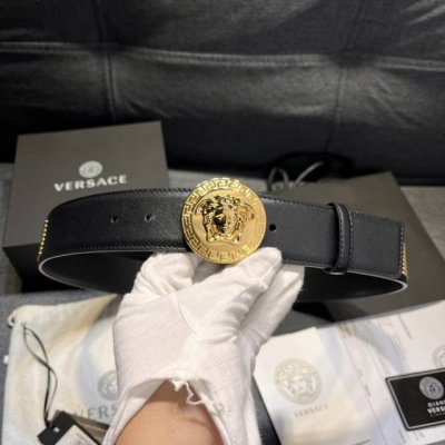 范思哲 ，宽4.0Cm， 原单货，专柜同款、实拍图，带身采用原厂进口原版皮镶满纯铜柳丁，.牛皮，结合精致的美人图扣头，时尚与美的聚焦，触碰手感舒适，有质感，清晰
