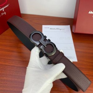 3.5Cm Ferragamo 菲拉格慕 荔枝纹双面头层牛皮皮带，配有金色金属Gancio双扣。该皮带可调节，且能根据需要剪裁，达到修身效果
