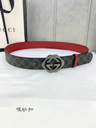 特 宽度4.0Cm Gucci 双面腰带，一侧为gg Su E帆布，反面一侧为枣红色头层小牛皮。配以互扣式双g带扣。 - 点击图像关闭