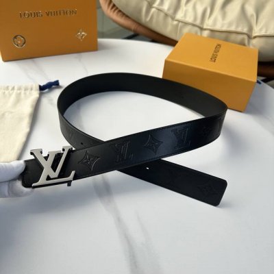 原版包裝 L0Uis Vuitt0N 驢家今季新品 男士原單腰帶 寬度40毫米 經典牛皮壓花大圖案 搭配二層五金 可雙面佩戴 適合沈穩低調的男士使用