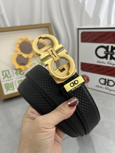 品名：菲拉格幕 自动带 材质：原单牛皮腰带 百分百头层牛皮腰带保证真皮，24K纯钢扣，专柜原单品质、做工精细，时尚大牌，送人自用首选 包装： 请认准如图专柜包装