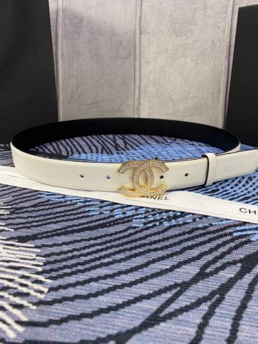 宽度3.0Cm Chanel 香奈儿 此款女士腰带采用新款柔软的进口小牛皮支持Nfc扫码链接。金 银色镶钻金属钢扣。