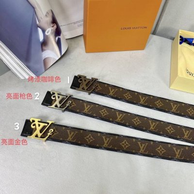 特 寬40mm 男士全新風格頂級腰帶 寬度40毫米 純手工雙色調帆布拼接而成 原廠小牛皮底 雙面可用 搭配最新款掛件搭扣 低調奢華！