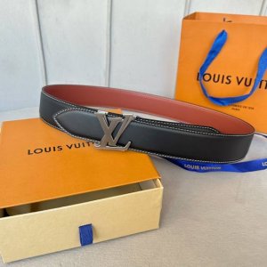 寬：40Mm 驢家新品 專櫃款號 今季男士新品腰帶 雙面雙色頭層小牛皮 獨特的車雙色造型 搭配新款五金搭扣 多色選 雙面用