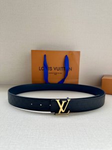 3.4宽 Lv Heritage 双面进口头层牛皮压格腰带 以抛光工艺淬炼新款 Lv 搭扣 为考究人士带来赠礼佳选