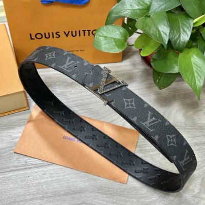 图片包装 Lv.路易威登 宽40Mm双面原版小牛皮 搭配单钌钯电镀扣 完美的手感.油边 出众的设计.风格 高贵奢华 时尚大方 高清实拍 货真价实 品质保证 双面