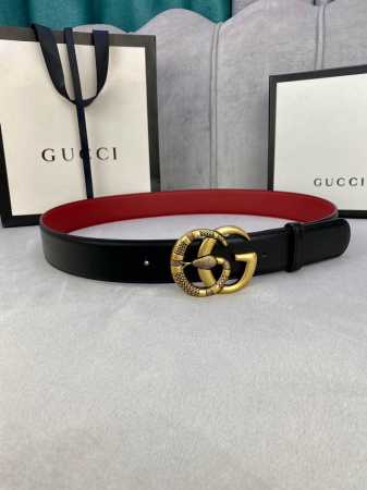 宽度4.0Cm Gucci 互扣式双g带扣，源自品牌现代风格典藏设计，经过重新诠释而别具新意。呈现于纤细的皮革腰带之上。 - 点击图像关闭
