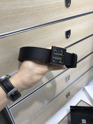 特 配送专柜包装 打孔针 宽35Mm，码数85 -105欧 原单进口小牛皮 头层牛皮，搭配原单钌钯电镀Gg扣，手感.油边近乎完美，原产皮料定制，质感无可挑剔，出