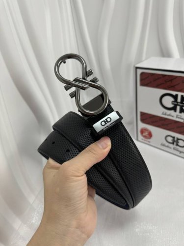 品名：菲拉格幕 原单 材质：原单牛皮腰带 百分百头层牛皮腰带保证真皮，24K纯钢扣，专柜原单品质、做工精细，时尚大牌，送人自用首选 包装： 请认准如图专柜包装赠