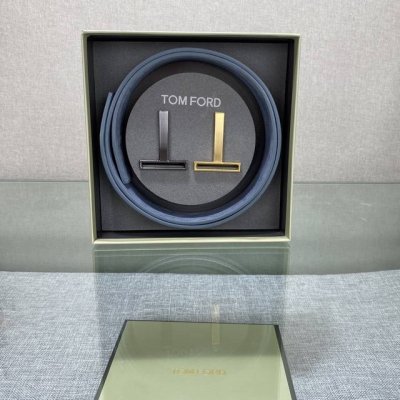 双扣头汤姆福特最新网红爆款双面头层牛皮专柜同步3.8宽新款上市了，原版牛皮，搭配铜扣，优雅，大方用的方便。谢谢你转载。