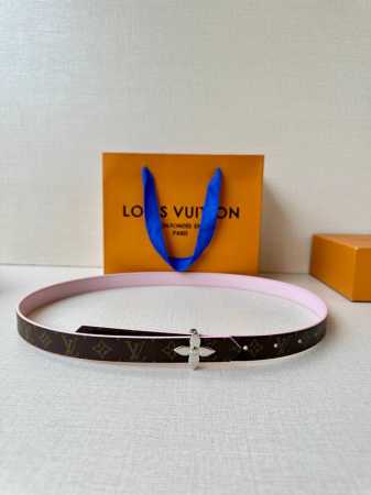 2.0宽 Lv Mini Flowergram 双面腰带取材 Monogram 帆布和缝线皮革，以尖瓣 Monogram 花卉搭扣映衬榄尖形腰带末端，为纤细设计 - 点击图像关闭
