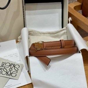 Ewe女士腰带 鹅卵石纹皮革腰带，Anagram搭扣*Anchor腰带 Cm宽度 五孔调节. 宽度 Cm.