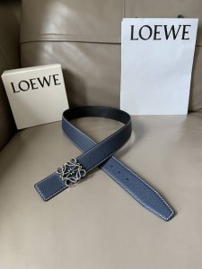 实物拍摄，高端质量批 配全套包装品牌：罗意威海外原单扣头材质：精品实心铜扣带身材质正面：38Mm宽度采用双面进口原版皮腰带，真空电镀五金扣头实物拍摄 一等一好质