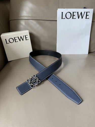 实物拍摄，高端质量批 配全套包装品牌：罗意威海外原单扣头材质：精品实心铜扣带身材质正面：38Mm宽度采用双面进口原版皮腰带，真空电镀五金扣头实物拍摄 一等一好质