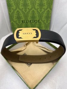 古驰 原单头层牛皮小荔枝纹面 内衬头层牛皮鹿纹底 搭配原单扣 此款腰带双面采用意大利原定厂制进口牛皮带身 对专版柜足宽4.0宽