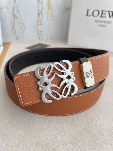 品名：罗意威.Loewe 腰带 皮带 型号：挂扣，纯铜材质挂扣，图片实物拍摄 材料：百分百头层牛皮，保证真皮。24K纯铜扣，永不掉色专柜同等质量， 头层牛皮荔枝
