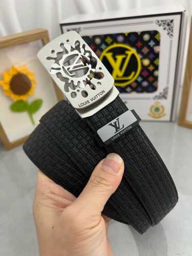 品名：Lv..路易..威登自动带 材质：原单牛皮腰带 百分百头层牛皮腰带保证真皮，24K纯钢扣，专柜原单品质、做工精细，时尚大牌，送人自用首选 包装： 请认准如