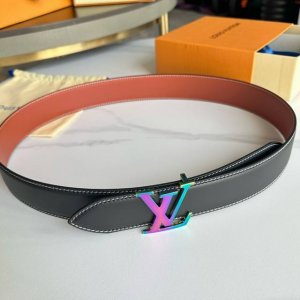 寬：40Mm 驢家新品 專櫃款號 今季男士新品腰帶 雙面雙色頭層小牛皮 獨特的車雙色造型 搭配經典五金搭扣 多色選 雙面用