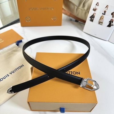 驢家女士腰帶 寬度2Cm 腰帶採用雙面柔軟的平紋牛皮 搭配全新針扣設計 簡潔大方 尾巴帶有精緻五金 與腰帶完美相連 奢華百搭款