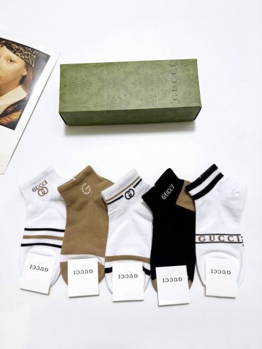 配包装 一盒5 双 Gucci 古琦 经典字母Logo 双G 短袜 ，Ins超火爆短袜，纯棉面料，潮人必备 ，经典配色 个性时尚百搭款，你值得拥有哦