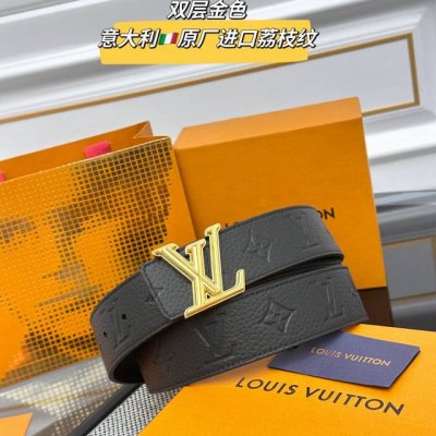 Lv Dimension 双面腰带将创意传承与华美街头风范共冶一炉，彰显创意总监 Pharrell Williams 的时尚远见。Monogram 帆布铺陈外层