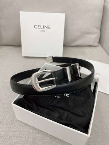 特 赛琳.Celine 全套包装 女神必备原单腰带，火爆款式，原厂小牛皮制作，上身效果舒适，时尚百搭，宽度1.8Cm 2.5Cm 可供选择