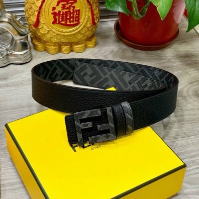 特 Fendi 芬迪 专柜同款 宽4.0Cm 双环正反用腰带 Ff按钉搭扣 Cuoio Romano皮革材质 反面面料带有烟草黄和黑色ff图案 金属饰面 时尚经
