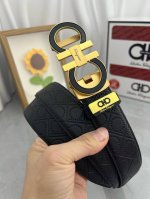 品名：菲拉格幕 自动带 材质：原单牛皮腰带 百分百头层牛皮腰带保证真皮，24K纯钢扣，专柜原单品质、做工精细，时尚大牌，送人自用首选 包装： 请认准如图专柜包装