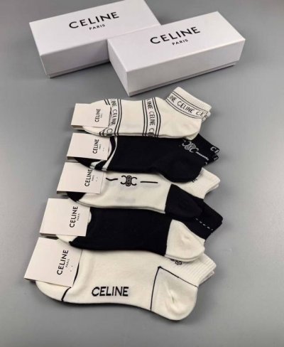 特 Celine 赛琳新品女款短袜子 一盒五双 提花经典标志，纯棉材质制造，透气舒适，超级Nice超火爆小单品，大牌出街，潮人必备超好搭