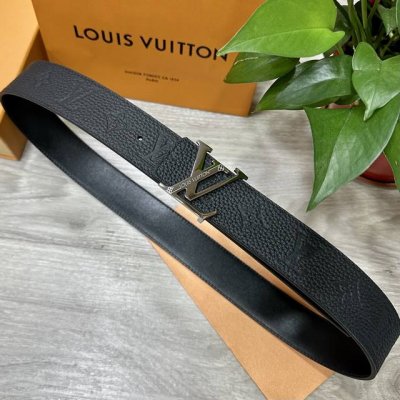 Lv.路易威登 宽40Mm双面原版小牛皮 搭配单钌钯电镀扣 完美的手感.油边 出众的设计.风格 高贵奢华 时尚大方 高清实拍 货真价实 品质保证 双面用