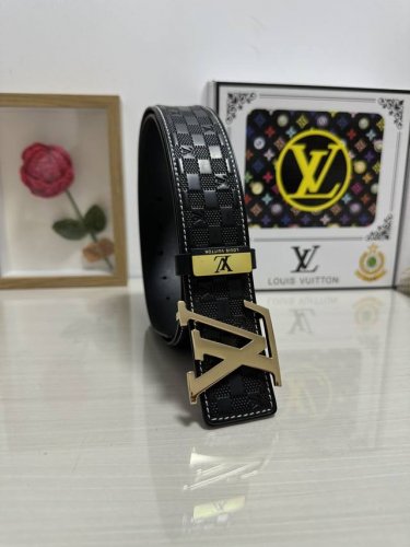 品名：Lv..路易..威登 材质：原单牛皮腰带 百分百头层牛皮腰带保证真皮，24K纯钢扣，专柜原单品质、做工精细，时尚大牌，送人自用首选 包装： 请认准如图专柜