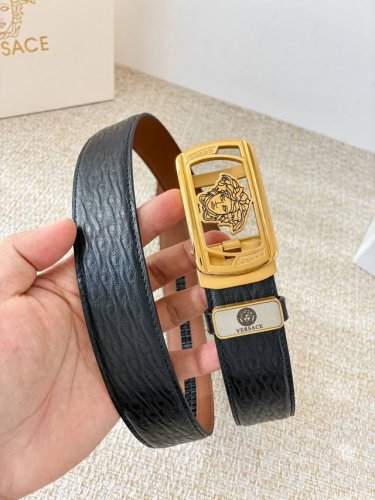 品名：范思哲.Versace.皮带腰带自动皮带 DDD 型号：自动带，纯钢材质经典人头自动扣，图片实物拍摄 DDD 腰带：百分百头层牛皮，自动带身，保证真皮。2