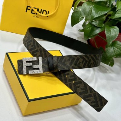 Fendi 芬迪 专柜同款 宽4.0Cm 双环正反用腰带 Ff按钉搭扣 黑色Cuoio Romano皮革材质 反面面料带有烟草黄和黑色Ff图案 四方金属饰面 时