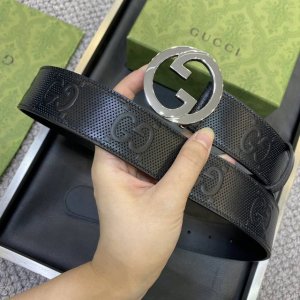 高端品质，实物拍摄 配全套礼盒 ：Gucci 專櫃最新升华版本 寬度38毫米 進口小牛皮壓花衬托稀缺的原廠意大利樹膏皮 搭配做工精緻的gg扣