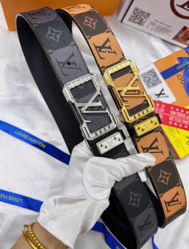 皮带：Lv..路易..威登顶级复刻- DDD 腰带：原单品质百分百进口原厂头层牛皮，保证真皮。镶嵌颗颗饱满钻石镶钻工艺.真空电镀.永不掉色.24K实心纯钢扣头层