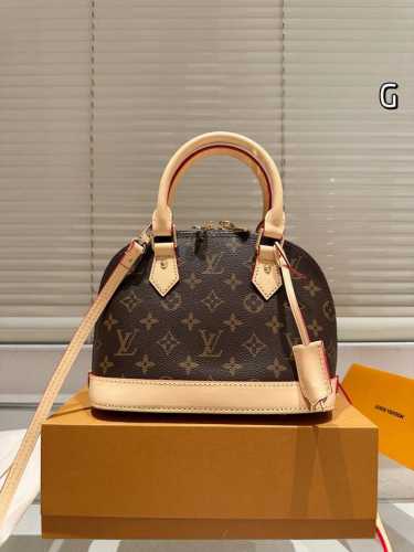 Lv Lv Alma Bb老花贝壳包 原版高品质 包包这款Retiro 手袋以标志性的老花面料制成 经典永恒。优雅低调的外形设计和宽敞的包身更加入了实用性。使用