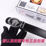 品名：范思哲.Ver…Sace原单 型号：认准如图专柜包装，送打孔器 材料：双面可用，百分百头层牛皮，保证真皮。美人头，24K钢扣，复古做旧工艺