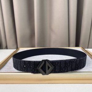 dio纯铜五金宽3.8Cm原单搭配原扣头，油边近乎完美，手感柔软细腻！
