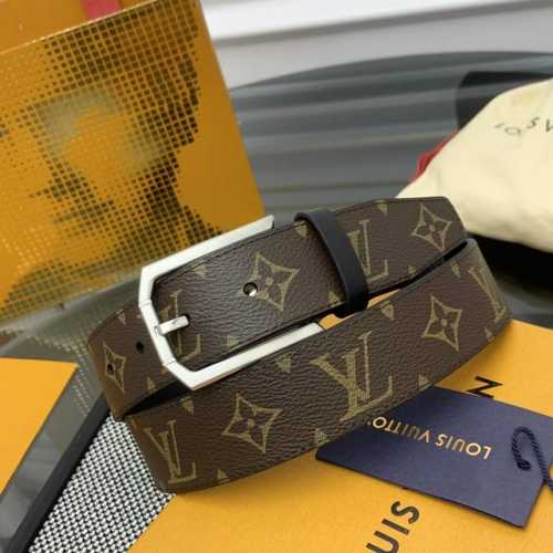 宽度3.5Cm Heritage 腰带选取粒面和光滑皮革，以拉丝不锈钢金属弧形搭扣彰显优雅格调。Lv 饰针点缀末端，与正式着装搭配相宜
