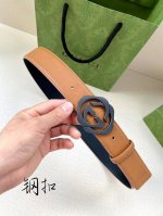 皮带宽度3.8Cmgucci在春夏系列，品牌标志性的双G菱形钢扣标识经重新诠释后，以光彩夺目的金色调呈现在这款男士黑色光面皮革腰带上。